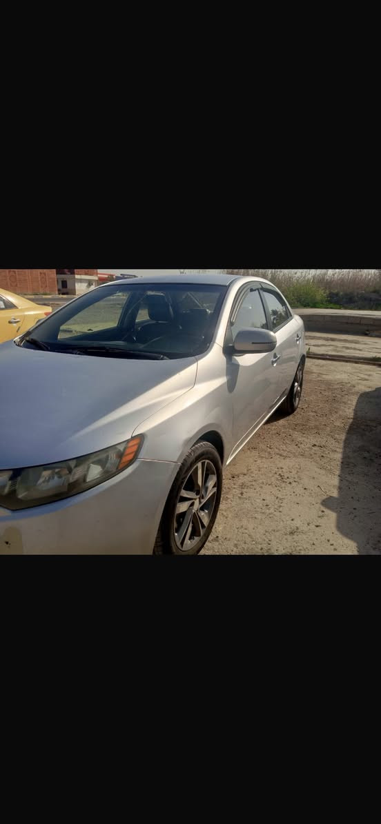 السلام عليكم للبيع       مكلف بلنشر رقم صاحبهه
       ***********
فورتي مديل13
مكينه 1600
وارد كوري
السعر90وبي مجال
