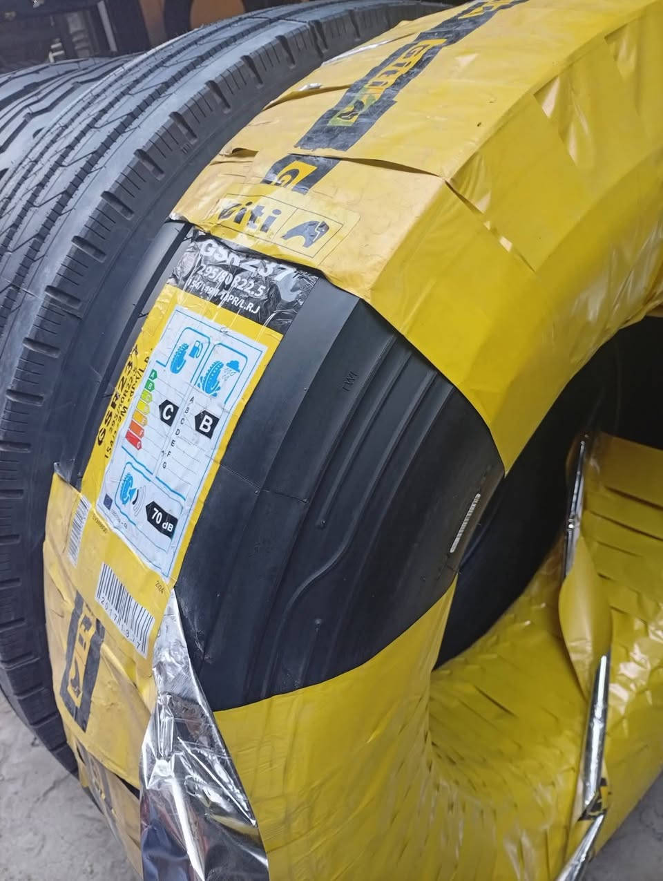 اطارات روتك +جي تي درجه اولى حجم 295R80 22-5 باص إنتاج حديث السعر مناسب مع توفير خدمة توصيل للإستفسار الاتصال ***********
