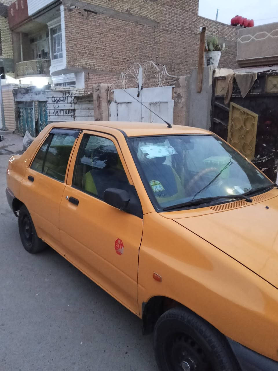 سلام عليكم سياره سايبه البيع موديل 2021 سياره خير من الله سياره جديده بيها  بس ضربه وره  شويه صبغ وره   سياره جاهزه السعر 48 بيها مجال الستفسار ***********
