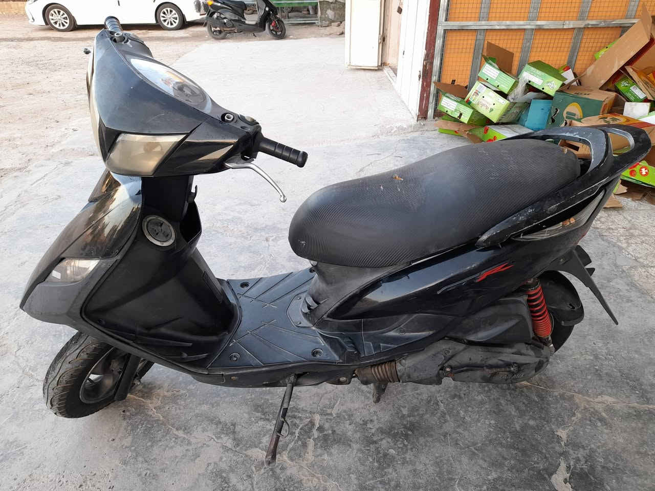 لسلام عليكم دراجة ثعلب نضيفة كلة بلادي كاملة اي نقص مابيهة نكرة سلف شلعة معدل فول لسعر 550 لمكان لغزالية لشراي يتصل ***********
