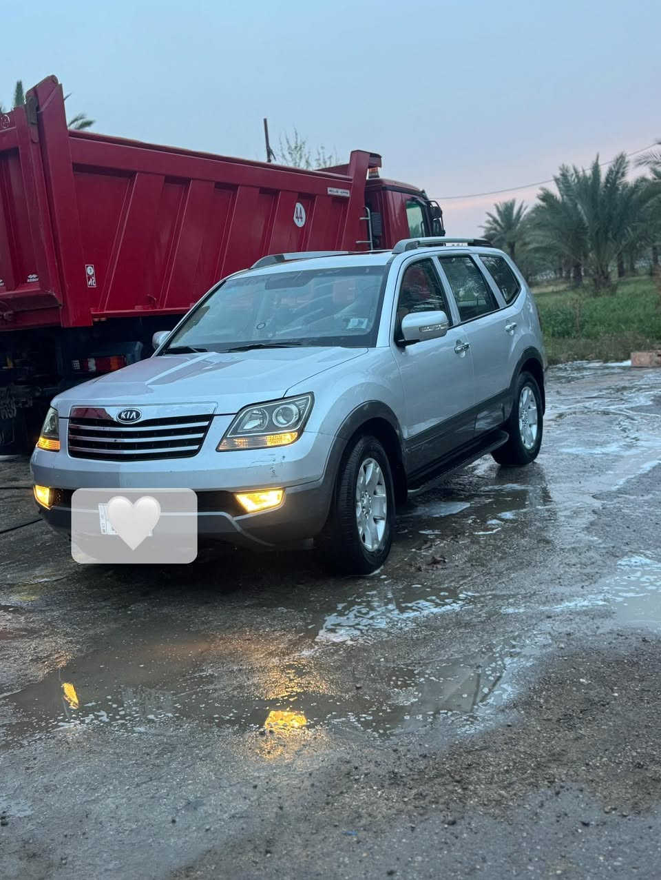 السلام عليكم كيا مهافي للبيع موديل 2009فول موصفات بصمه كشنات كهربائيه مري شفط حساس جنطه كهرباء سياره كفاله من صبغ ما عده شويه طخه بل بنيد مئشره بصوره 125وبيهه مجال حك الجيه ***********
