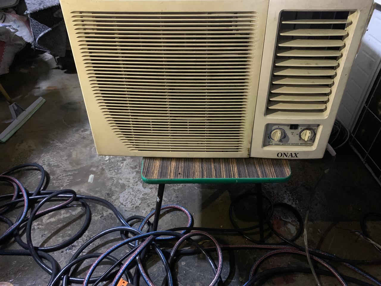 السلام عليكم ورحمة الله وبركاته.

سبلت ميديا 2 طن الأصلي ابو دبل راديتر نظيف بارد فقط  مقفول الغاز والبواري وياه كامل فقط تشد واذا تريد خليله غاز شويه جمله السعر 300 ألف وبيه مجال قليل.

مكيف 2 طن نوع اونكس نظيف وشغال حار وبارد السعر 200 ألف.

مكاني الكاظمية الطي (البو عبود) قريب عن الشارع العام

رقم الهاتف: ***********

متواجد واتساب
