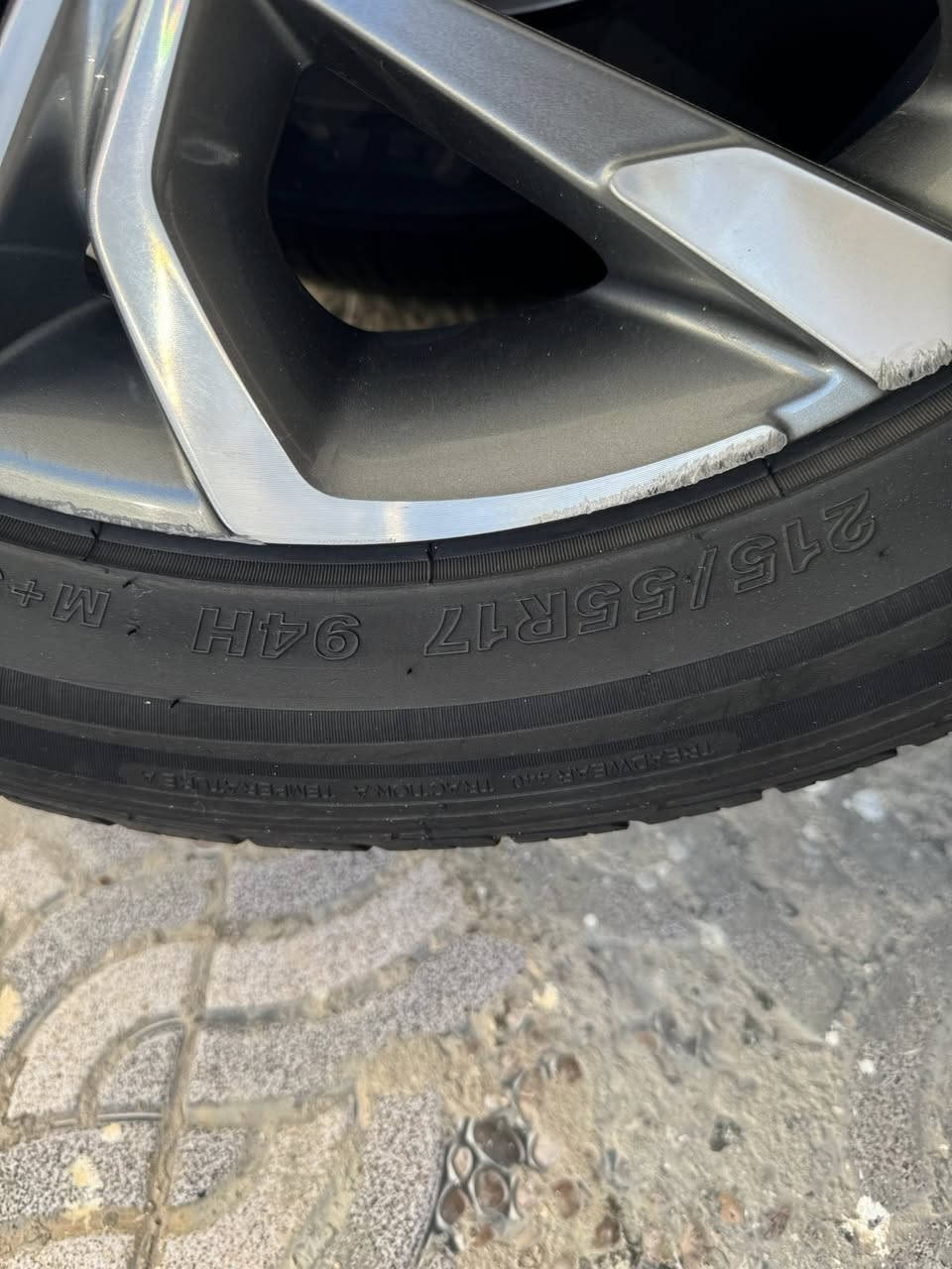 سلام عليكم تخم ويل كب سوناتا 23يرهم على جميع السيارات بلادي مو تجاري ويا تخم تاير نضيف الحجم 17/55/215 السعر 400وبيهن مجال ***********
