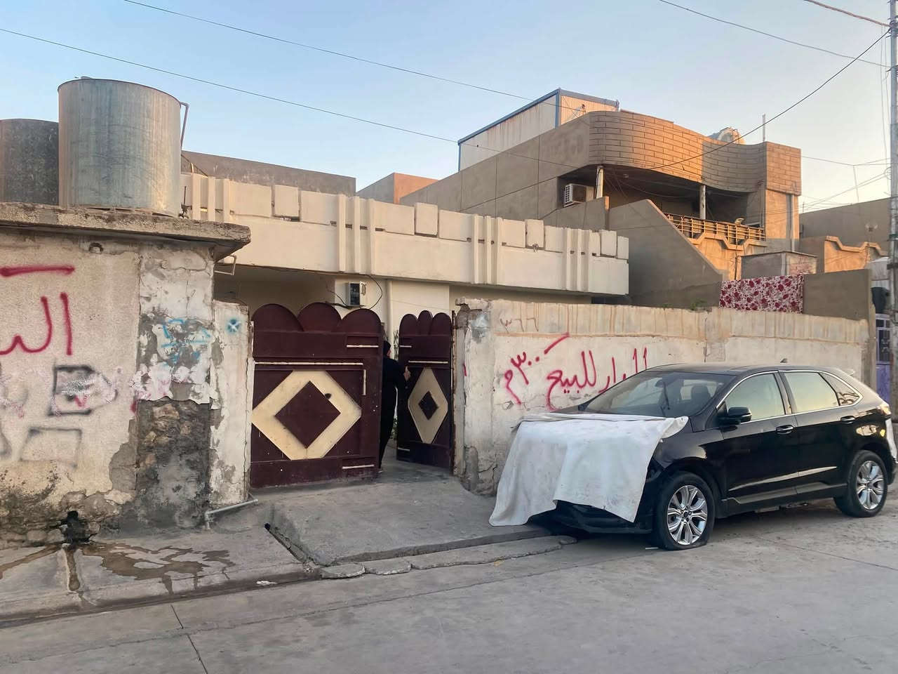 دار للبيع ٣٠٠ متر طابقين بناء قديم يصلح للسكن موقع حي العروبه شارع صب ‭***********‬

