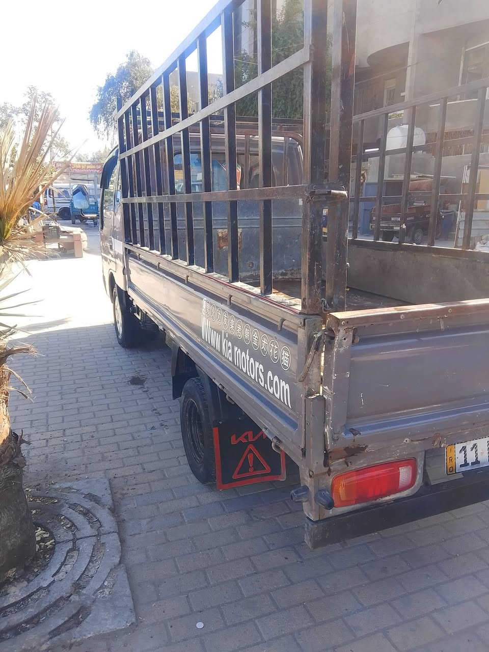 السلام عليكم كيا فنتيره للبيع موديل 97 رقم بغداد إنكليزي سنويه 30 مشروع وطني هزه  جديده مكفولة من الضربه والكص والتبديل والصبغ مكينه 3000 بلادي لا صرف ولا بخار مكينه وكير واكسل مكفول شاصي مكفول تخم تاير صدر جديد كهربائيات كله شغاله سياره جاهزه السعر 63 وبيه مجال مكاني بغداد مدينة الصدر الشراي يخابر *********** غير متواجد على الفيس
