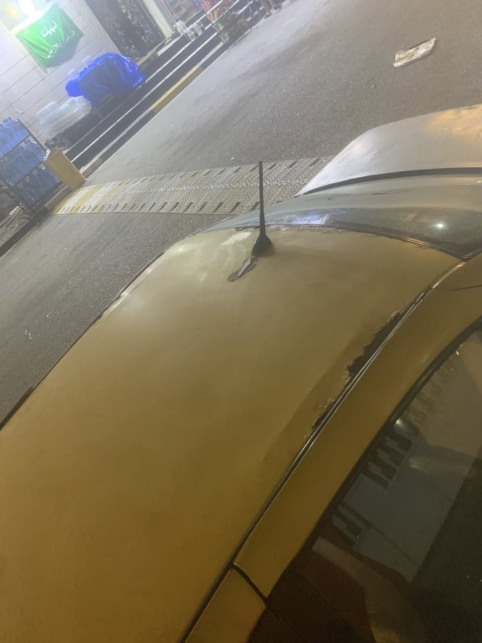 السلام عليكم سمند للبيع رقم الماني سنوية الاصلية كير حدادية تخم تاير كهربائيات كلها كاملة فقط المكينة كايمة ابيع كوم حديد اتكفلها سرقة وعشاير رايدها ب13 ورقة وبيها مجال قليل ***********
