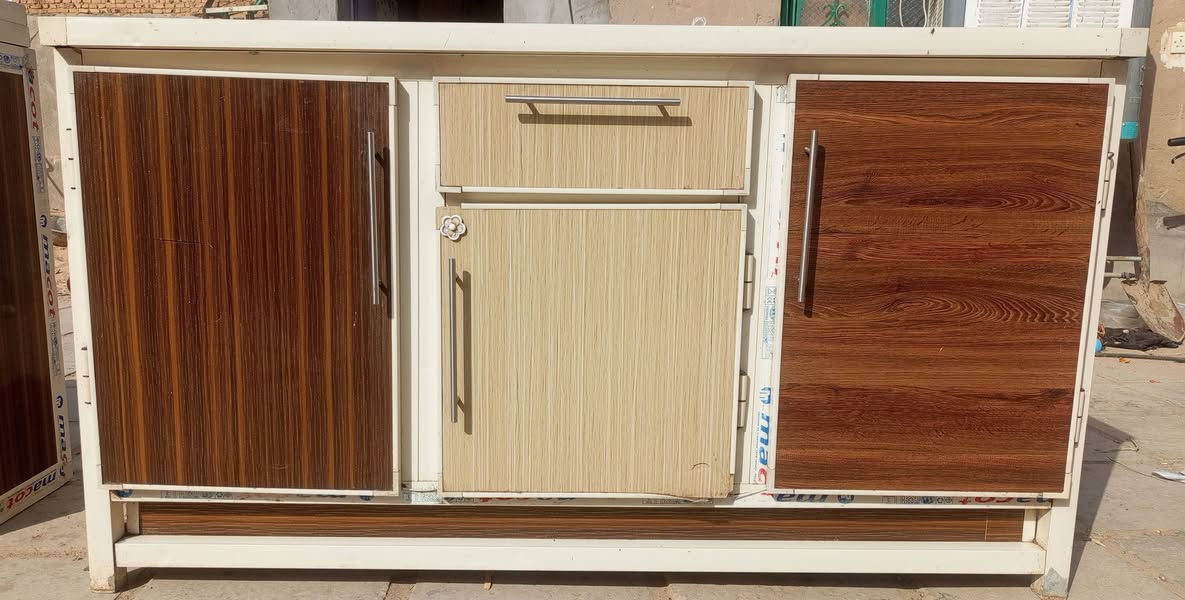 السلام عليكم
كاونتر نضيف كلش للبيع 
الطول 1،70 
للأستفسار ***********
