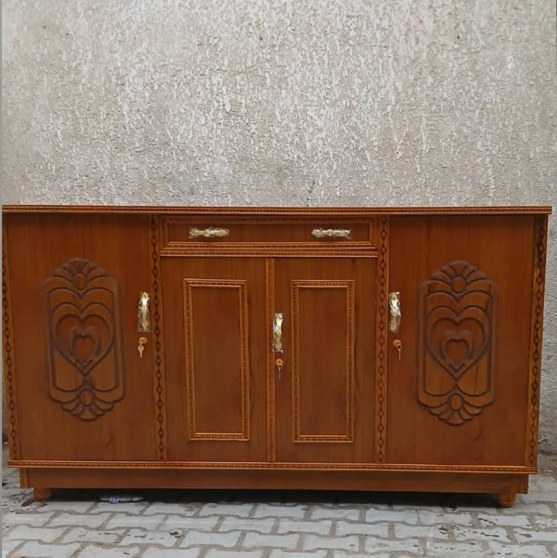 بوفيه صاج جديده مترتين
 السعر ١٦٠ الف  واصل داخل مركز البصره
*********** من يرغب في الاستفسار الاتصال على الرقم الموجود او المراسله  يوجد واتساب على الرقم
