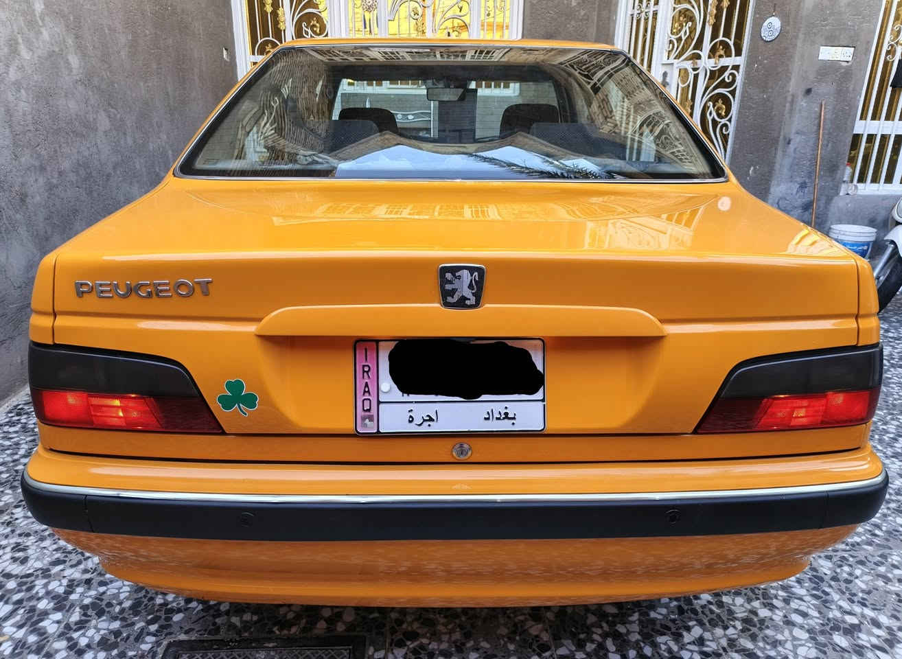 السلام عليكم للبيع بيجو موديل 2024 سياره جديدة مكفوله لاضربه ولاصبغ ولاتبديل تخم  تاير جديد هيئه وغرامات امصفره منضومه غاز سياره سبير مانازل عدتها وكتلوكاتها بعدها مامستخدمات الرقم *********** العنوان بغداد الشراي يتصل
