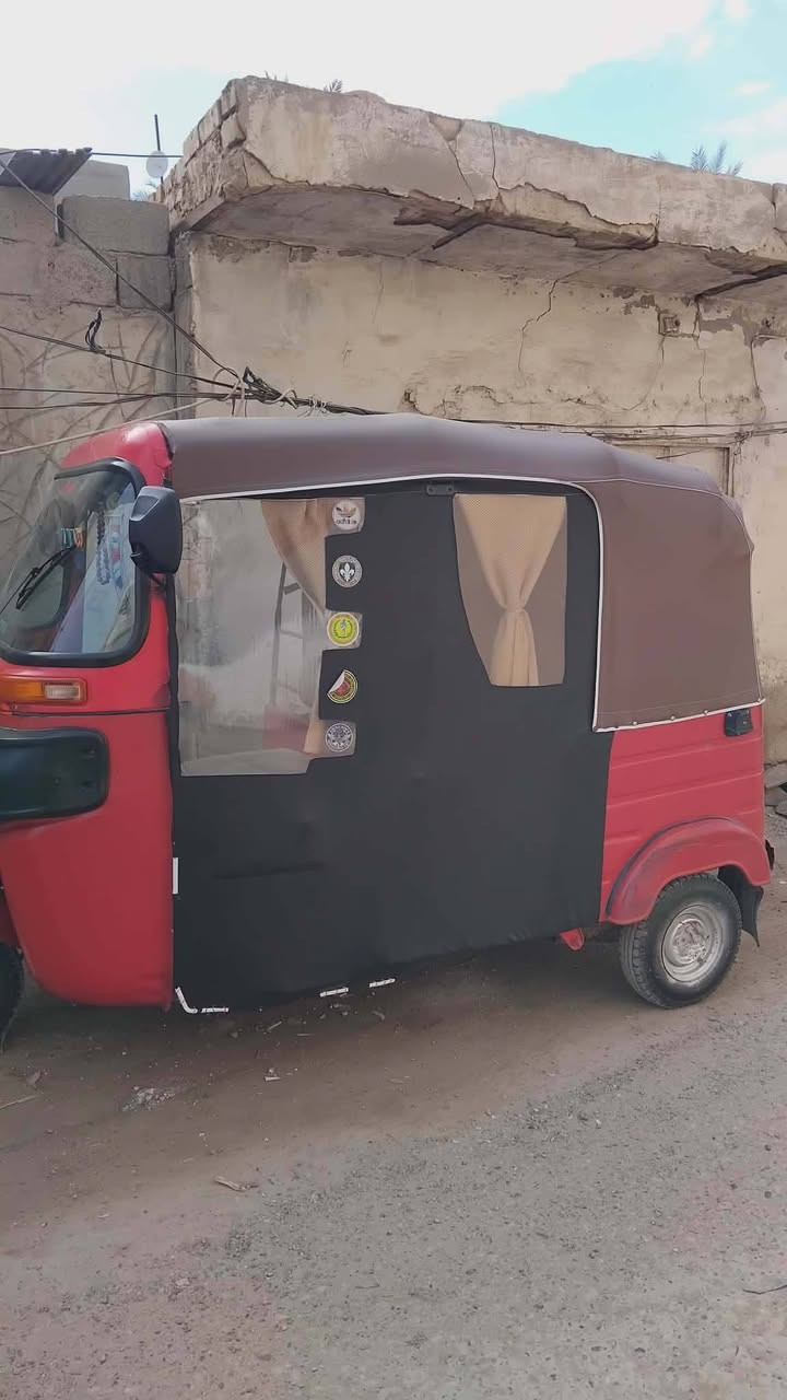 سلام عليكم  تكتك باجاج للبيع
موديل 18 بدون اوراق 
محرك مكفول 
كهربائيات كلهة تشتغل 
محرك شرط فحص تكتك خير من الله 
مباشرتن للشارع امانت الله 
سعر 3/200 
مكاني ديالى 
***********
