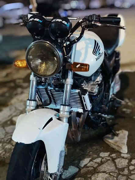 السلام عليكم دراجه للبيع SB400مكان سماوه قضاء رميثه مكينه مقفوله ما مفتوح برغي بيها سعر 1,800 واتساب***********
