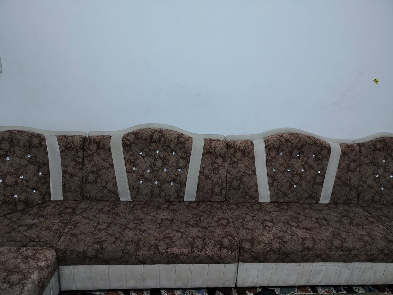 تخم للبيع عشر مقاعد السعر 150 البلديات الصحفيين قرب مطعم علاوي ابو الشربت للاستفسار الاتصال على الرقم ***********
