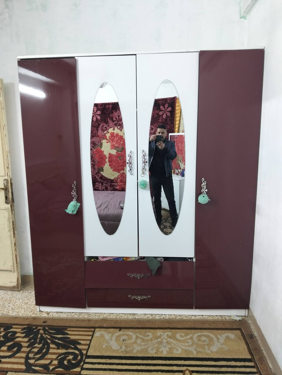 غرفة نوم نضيفه وقنفات 5 قطع للبيع
سعر قنفات 150 وغرفة اخشاب تركي سعر 200
***********
