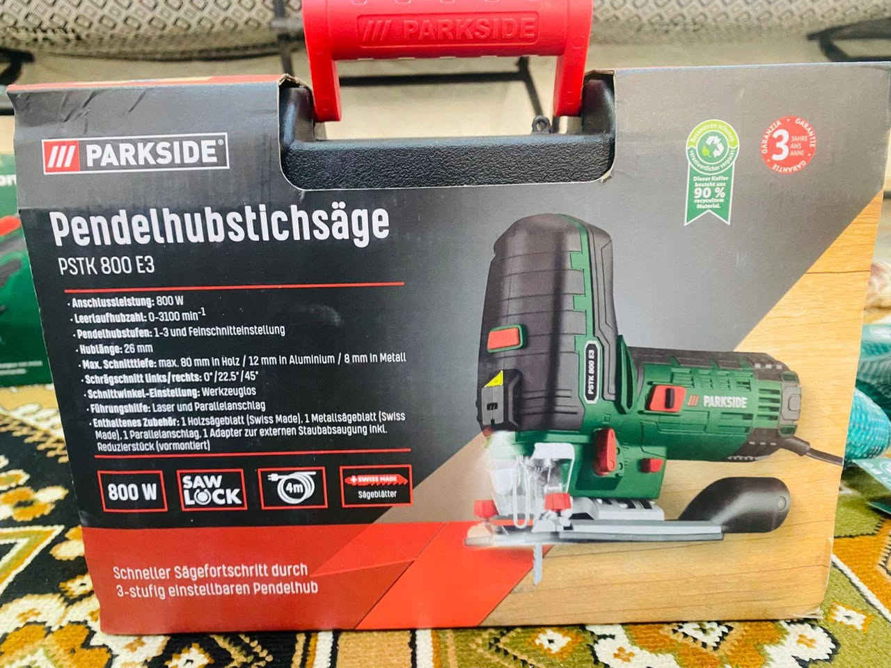 منشار الأركت الكهربائي (Jigsaw) - Parkside PSTK 800 E3
هذا الجهاز يُعد خياراً ممتازاً للمحترفين وهواة الأعمال اليدوية، ويتميز بدقته العالية في قص الخشب، البلاستيك، والمعادن.
 * الطاقة: 800 واط.
 * السرعة: من 0 إلى 3100 دورة في الدقيقة.
 * قدرة القص:
   * الخشب: حتى 80 ملم.
   * الألومنيوم: حتى 12 ملم.
   * المعادن: حتى 8 ملم.
 * المميزات الأساسية:
   * مؤشر ليزر (Laser): لضمان دقة عالية وخطوط قص مستقيمة.
   * زوايا القص: إمكانية القص بزوايا (0، 22.5، 45) درجة.
   * نظام Saw Lock: لتغيير شفرة المنشار بسرعة وسهولة.
   * سلك الكهرباء: طوله 4 أمتار لحرية أكبر في الحركة.
   * نظام التنظيف: إمكانية ربط مكنسة كهربائية لشفط الغبار والحفاظ على نظافة مكان العمل.

کوردی:
ئامێری بڕینی کارەبایی (Jigsaw) - Parkside PSTK 800 E3
ئەم ئامێرە یەکێکە لە باشترین بژاردەکان بۆ پیشەگەران و ئەوانەی حەزیان لە کاری دەستییە.
 * هێز: 800 وات.
 * خێرایی: 0 - 3100 خول لە خولەکێکدا.
 * توانای بڕین:
   * دار: تا 80 ملم.
   * ئەلەمینیۆم: تا 12 ملم.
   * کانزا: تا 8 ملم.
 * تایبەتمەندییە دیارەکان:
   * لەیێزەر (Laser): بۆ وردبینی زیاتر لە کاتی بڕیندا.
   * گۆشەبڕین: توانای بڕینی بە گۆشەکانی (0، 22.5، 45) پلە.
   * سیستەمی Saw Lock: بۆ گۆڕینی خێرای تیغەکە بەبێ کێشە.
   * کێبڵی کارەبا: درێژی 4 مەتر بۆ ئازادی زیاتر لە جوڵەدا.
   * خاوێنکەرەوە: سیستەمی مژینی خۆڵ و خاشاک (Vacuum cleaner) پێوە دەبەسترێت. السليمانية, العراق


**إذا كنت صاحب هذا الإعلان وتريد حذفه لأي سبب، رجاءا أرسل رسالة إلى الدعم الفني**