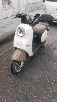 دراجه شحن خمس بطاريات سرعه ٦٠ ثلاث نمرات السعر ٢٥٠ من الاخير الاتصال ٠...