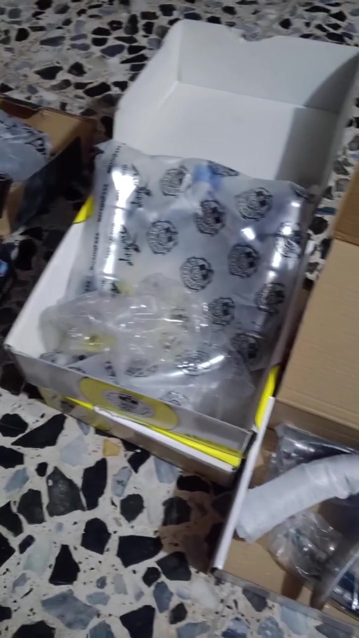 13خلاط اكثر شي مال مخسله 130قفلهن بيهن نحاس توصيل ما عندي بغداد حي السفير ***********اذا اكو نواعم مراوس
