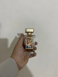 مكياج • تفاصيل أسفل الصورة