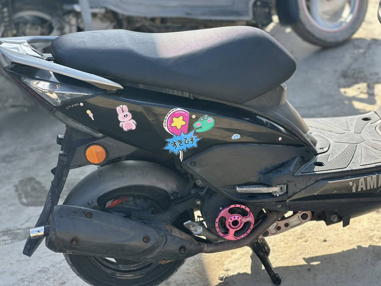 ماكس مضلع حديث 2013 دراجه كفاله عامه من مكينه وتبخير ونضوح.تجي تفحص وتاخذ  ،
بيها تزويد خارجي 
شيال مشمشي 
صالنصه صجميه 
يدات بريك كرزي 
قبق فلاوين كرزي 
ملقط كرزي
دبل خلفي كرزي 
..
سعرها 800

مكاني حله نادر ***********
