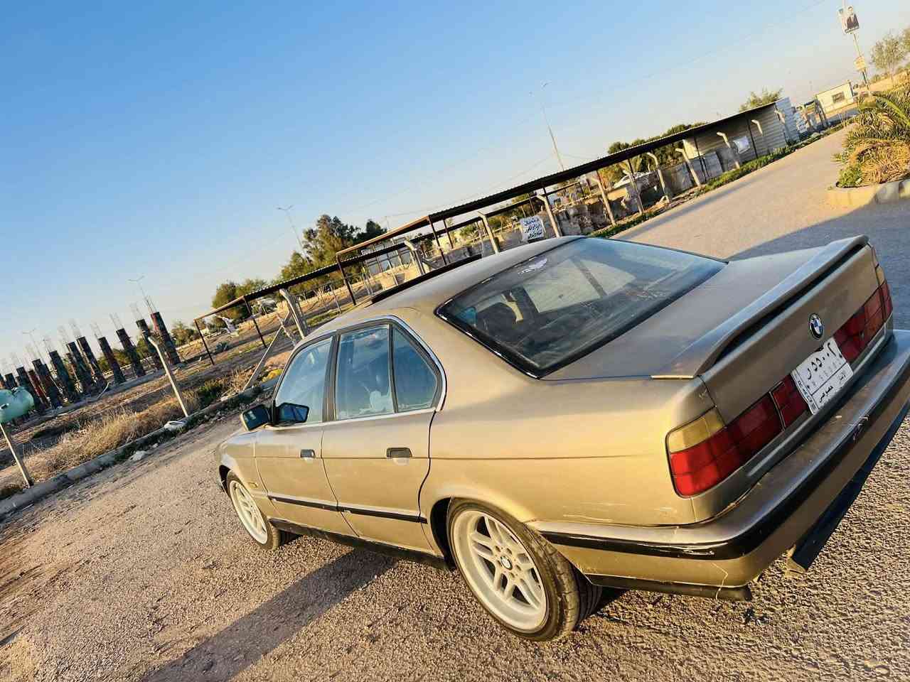 BMW 535i…
المواصفات/ 1992

"مكينه .مفتوح 

"كير. عادي 

"تايرات .جدد 

"باتريي .جديد 

"صدر اماني خلفي 100%

"سنويتها 2027 بسمنه 

"سياره خير من لله مناقصها شي 

$42مجال للستفسار ***********/***********
