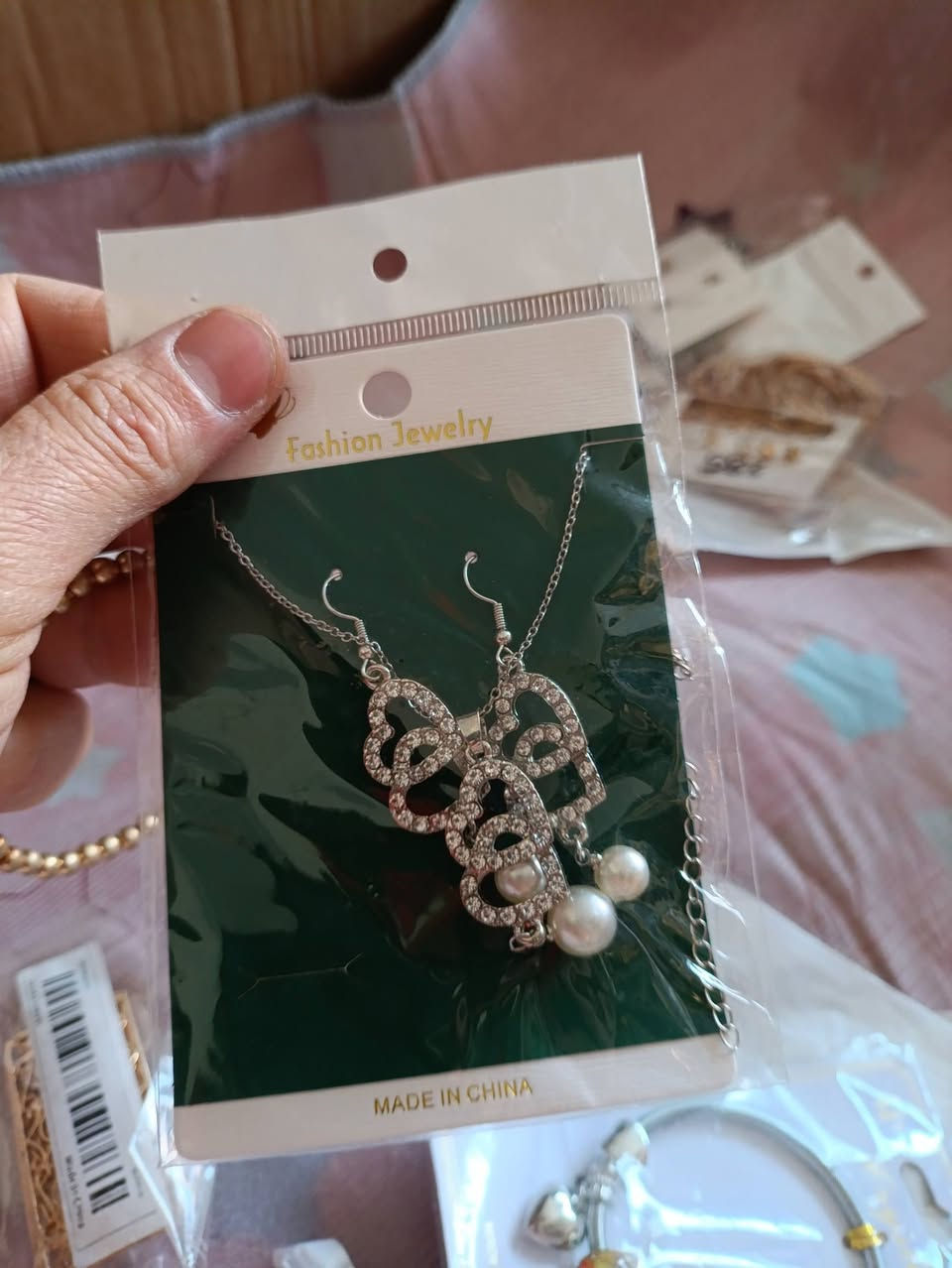 السلام عليكم كسسوارات   عنوان المحل ابي غرق السوك مقابل مجمع الحسين الطبي مجاور  ابو الالبان فرع المخبز الاتصال *********** اهلا وسهلا يوجد توصيل
