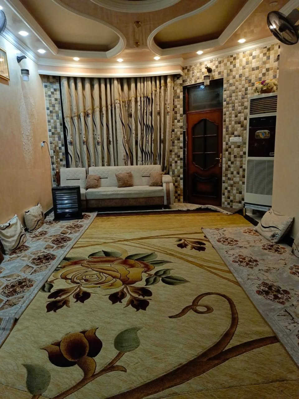 ✅دار البيع طابو صرف المساحة 200 /🏠
✅طابق ونص /
✅كونكريت مسلح بناء حديث 2023 /✨
✅العنوان حي الحضارة شارع العمارات/🏢
✅السكنيه/ الجديدة /🏢
✅الواجهة 10 النزال 20/
✅يحتوي البيت على /⭕
✅كراج سياره كبير /🚗
✅استقبال كبيره /⭕
✅صاله مطبخ /♨️
✅غرفه نوم عدد 2 / وحده جوه وحده فوك /
✅صحيات داخليه وخارجيه /🛁
✅مناور / درج دور تصميم حديث /✨
✅الارضية مرمر /✨

✅مراجعة مكتب قصر الباشا للعقار /🚩

✅العنوان المكتب شارع أسواق طيبه /🚩
مجاور أسواق دجله /🪙

✅الاتصال على الرقم *********** /📞 وتفاصيل /☎️
-----------------------------------------------------------

