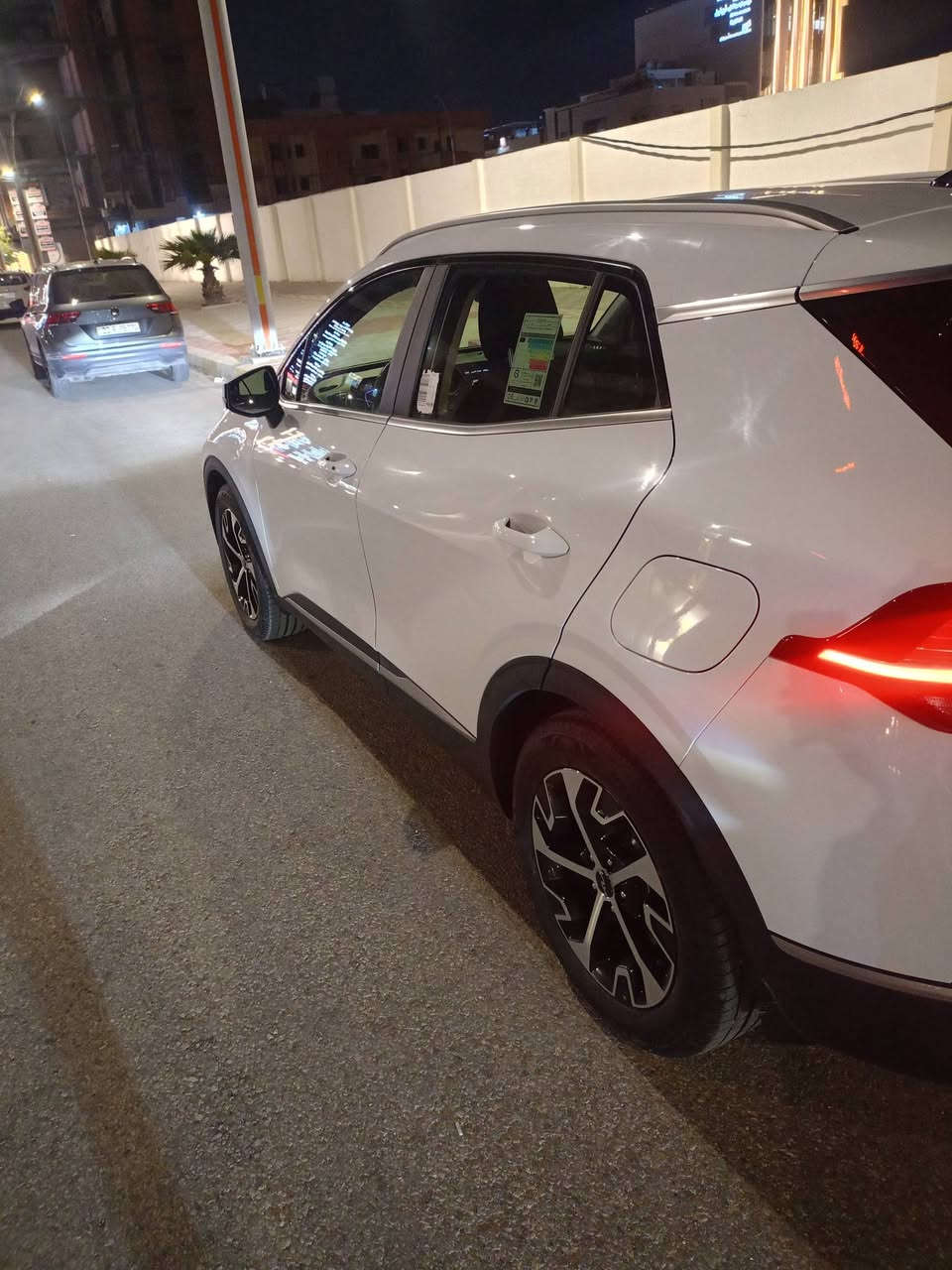 السلام عليكم سبورتج موديل 2024 خليجي مكينه 2000 نص فول ماشيه 52 رقم اربيل تحويل او وكاله باسمي سياره بيه سونار المندلاوي سعر 210 وبيه مجال مكان بغداد ***********
