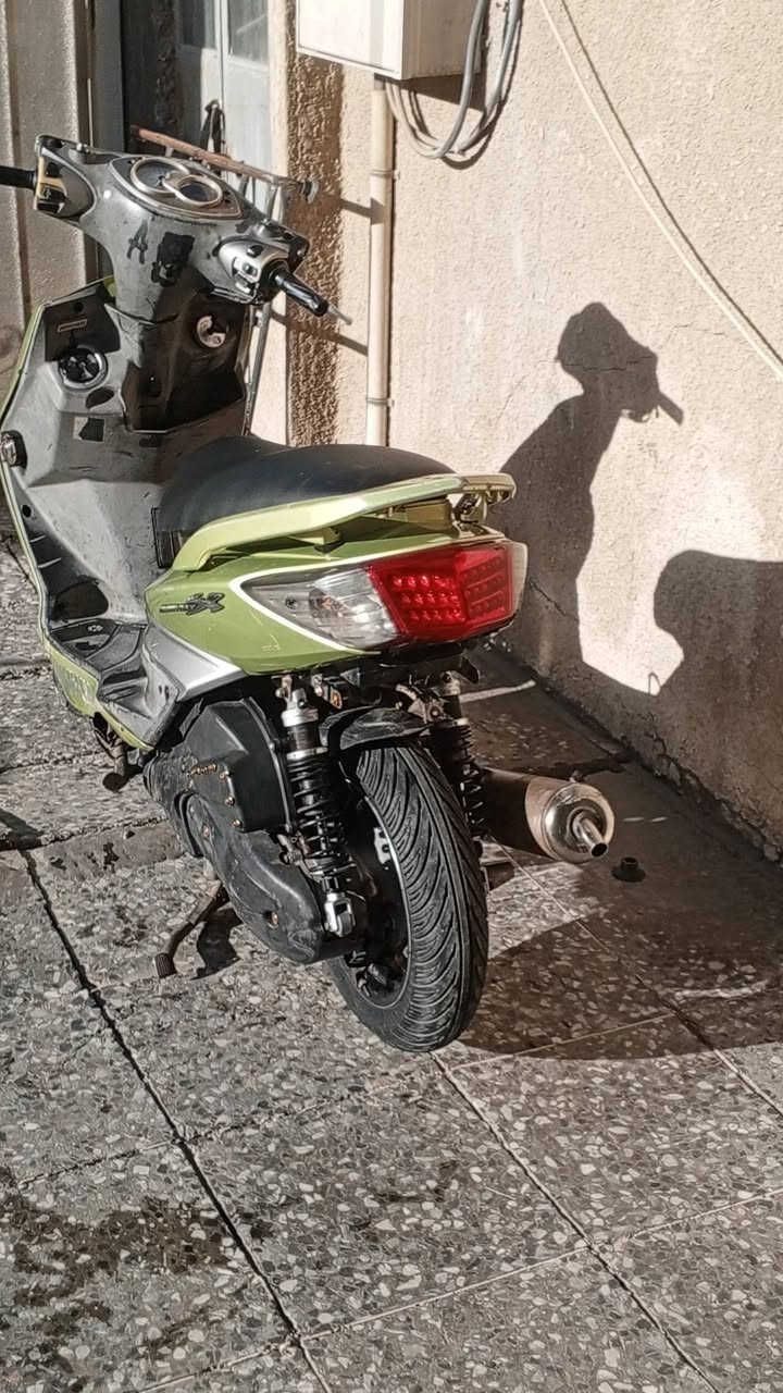 سلام عليكم سكنس فحل نوزل خطين للبيع دراجه عليه ادامه كامله  نكره سلف بكل وكت دراجه زوج تايره جديد لونه مميز بيه جم قطعه تزويد قبق فلاوين اصلي دبلات خلفيه صلنصه  دراجه شلعه ومعدل شك لكاع  كهرباءيات كله شغاله وبيه براغي رياضي كشنه مدوشم جديد دراجه جاهزه للاخير مكاني لكراده متواجد فيس واتساب *********** دراجه معروضه 850وبيه مجال للطيبين
(لوتي تسمع حجايه مو حلوه)
