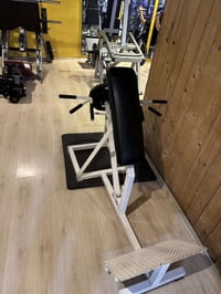 سحب T متكأ أمريكي اصلي سعر ٣ ورقات ونص 07709288551