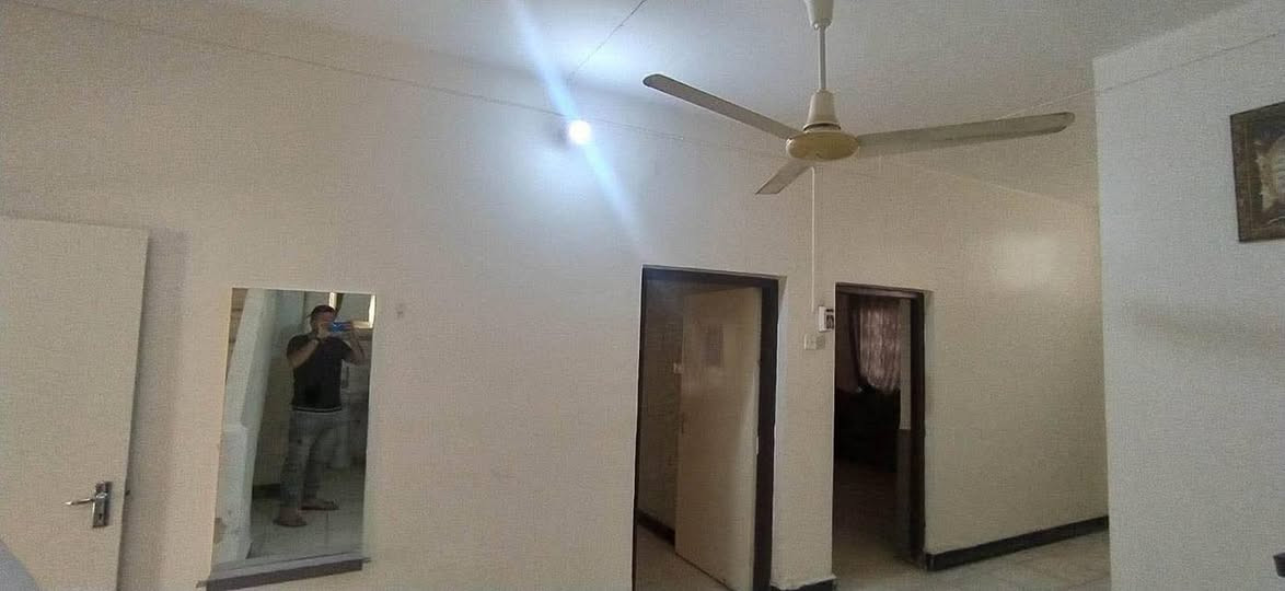 بيت للإيجار 🏡 في حي العروبة الاولى _الشارع المقابيل اللجان الطبية .
نهايه شارع المعلق  المساحه ٣٠٠م

 يتكون من استقبال وصالتين وغرفتين وحمامين ومطبخ وكراج سيارة وحديقة خلف البيت ،مؤثث  اجهزة تكييف سبالت  عدد 5 في كل غرفة  وسخان كيزر .

مراوح

للاستعلام

📲 ***********

📲📞 علي الجبوري / ابو مهيمن
