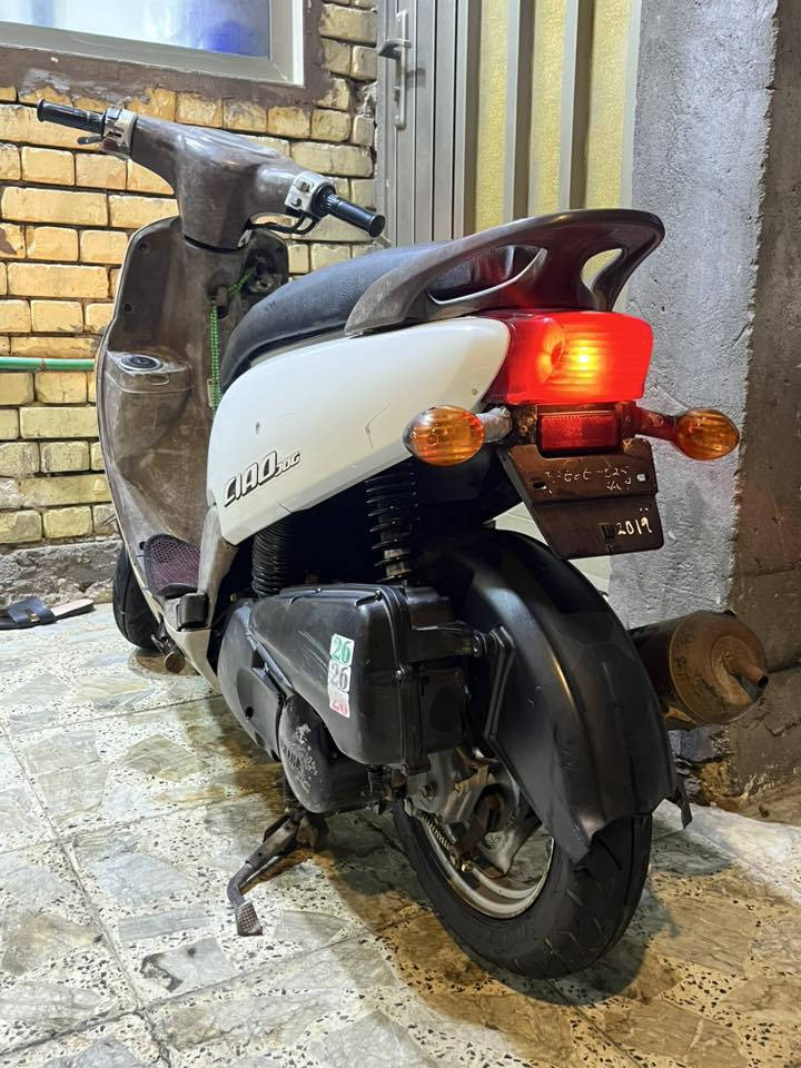 السلام عليكم فله 2010 للبيع كفاله عامه مامفتوحه وين ماتريد تفحص وافحص كلها شغاله من طول لطول ماعوزها برغي ختم واحد الدراجه كلها  السعر 1100 وبيها مجال مكاني معقل وهذا رقمي ***********
