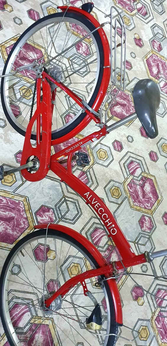 باسكل ياباني حجم 26 بريكات أمامي خلفي شغاله حساس لايت ثلجي شغال قفل وره شغال باسكل نضيف مال حاويه ولون مميز المكان ناصريه قضاء سوق الشيوخ  مركز السعر 90 
رقم الواتساب لتواصل *********** سوق الشيوخ, ذي قار
