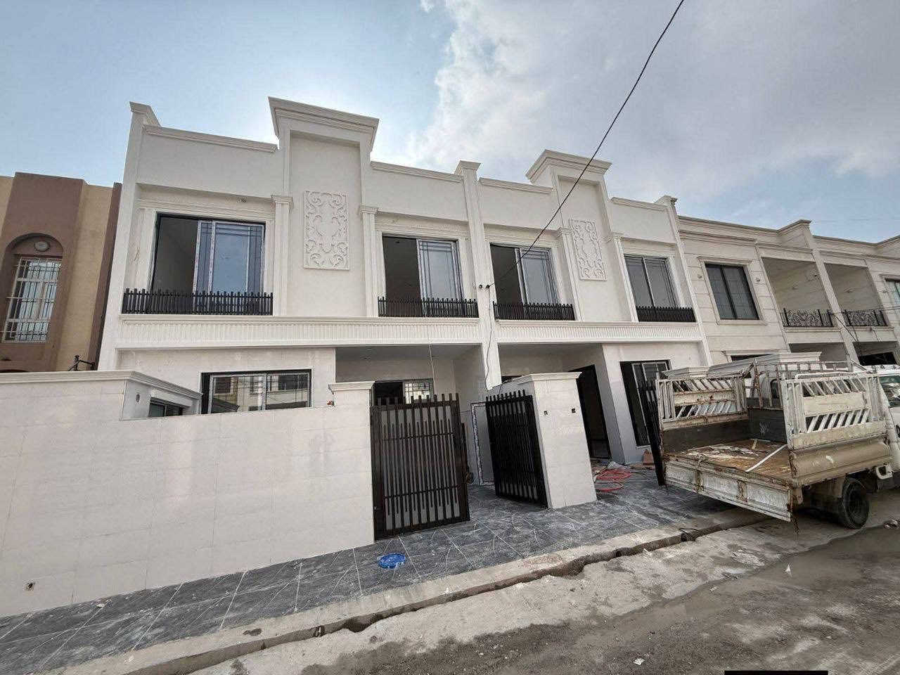 🔸سند طابو يتسجل بإسم اي عراقي
📍أربيل-منزلين لبيع حي عداله قرب شارع100M
➖مساحة 112M+112M طابقين مربع
يتكون⤵️
➖4غرف نوم 
➖استقبال-صاله-مطبخ-مجموعه صحيات-كراج
📞 تواصل مباشر واتساب أو اتصال:
***********
***********
***********
**********************
في حال لم يتوافق العقار مع رغبتكم او لم يكن بقدر امكانيتكم زوروا موقعنا على تلكرام للتصفح على اكثر عدد من العقارات المتوفرة•https://t.me/miran_48
