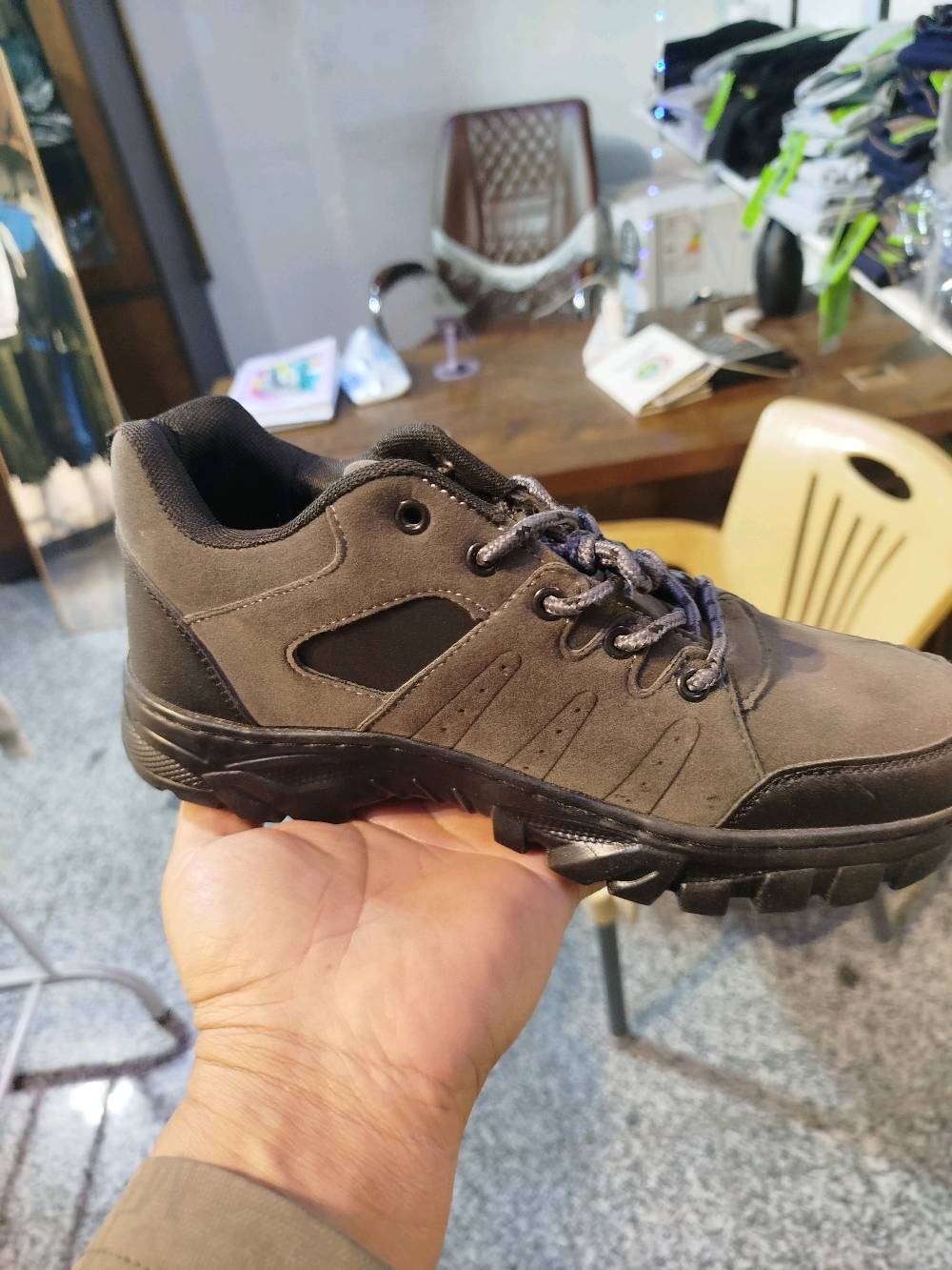 ارقى الاحذية تخفيضات هائلة
حلة حي الصحة شارع الكورنيش مقابل
سمتر ليمونة وقاعة العاب c4
البسة رجالي شبابي ولادي اطفال