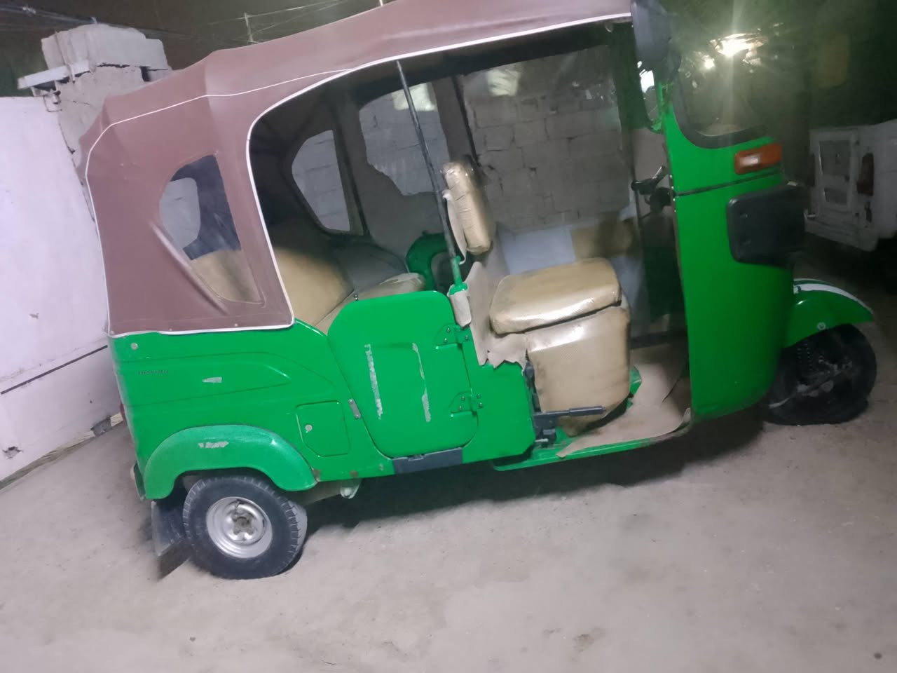 مديل 22 شهر 11 رقم بغداد نكيلزي مكفوله من تفيلس بيها ضربه يم بك لايت كد شبر موضحه بصوره قفل 8400


**إذا كنت صاحب هذا الإعلان وتريد حذفه لأي سبب، رجاءا أرسل رسالة إلى الدعم الفني**