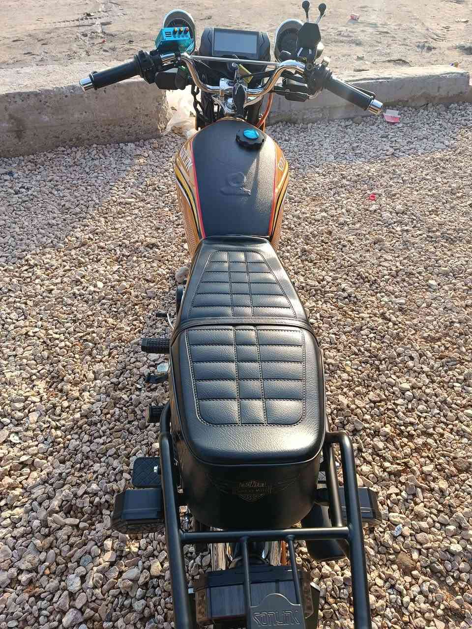 سلام عليكم سافان موديل 24 سونك الاصلي مكينه سوده حجم المكينه 200 سي سي ماشيه 2500 حقيقي بصمات 2 سويجات 2 تشغيل عن بعد  كهربائيات كامله اي نقص مابيه اوراق كامله / السعر. مليون بيه مجال./  مكان الدراجه بابل المحاويل    ***********
