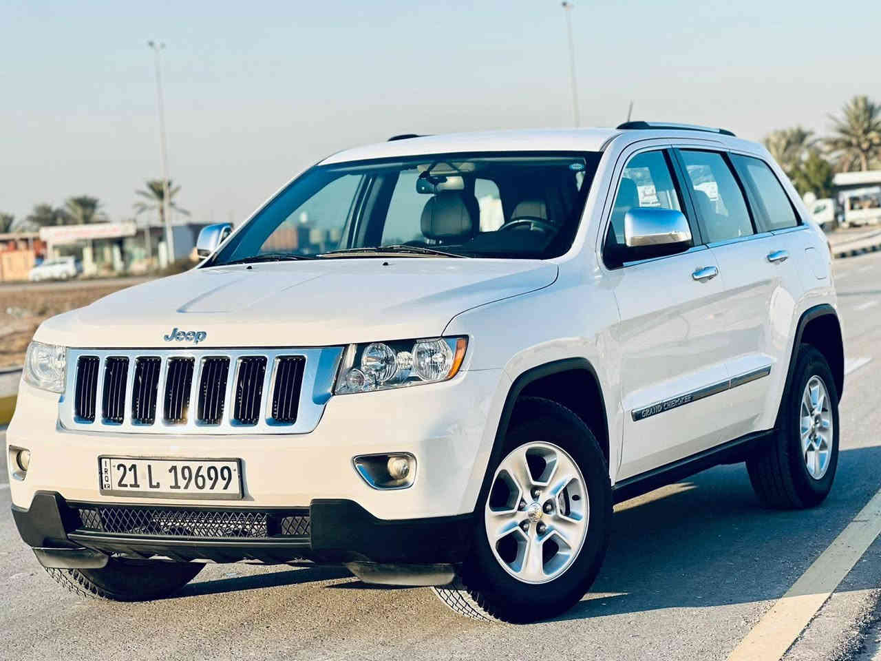 (***********)جيب لاريدو موديل ١٢ ، داخلة كلين بدون حادث بدون تقرير غرق
*موجود سونار وتقرير الدخول 
(السيارة بيها شغلات بسيطة تكحيل صبغ بسيط جداً تحت مراية السائق موضح بالسونار وصبغ كد شبر فقط لجاملغ الامامي الايمن والجاملغ الخلفي الايسر) 

*ماشية 186 الف ميل 
*محرك وكير جديد مكفول
*دوشمة جديدة 
*حدادية امامي خلفي جديدة 
*دسكات امامي خلفي اصلية جديدة
*منظومة بانزين كاملة (عبوة ومساعد و بلكات ونوزلات اصلية شركة ) كلها جديدة
*لايت ومازدات كلها جديدة 
 * منظومة تبريد محرك كلها جديدة (ماء اصلي احمر وولف حماوة ريسنك ٨٢ وبرمجه كلها جديدة) 
*منظومة تبريد سيارة كلها جديدة (راديتر تبريد وكمبريسر وفريز كلها جديدة اصلية) 
*بوليش جديد قبل شهر سويته 
*سنوية جديدة نافذة لغاية ٢٠٢٩ 
*السيارة رقم سليمانية بأسمي تحويل مباشر او وكالة 
***********
السعر (180) وبيها مجال للشراي
*مكان السيارة (واسط-العزيزية)
