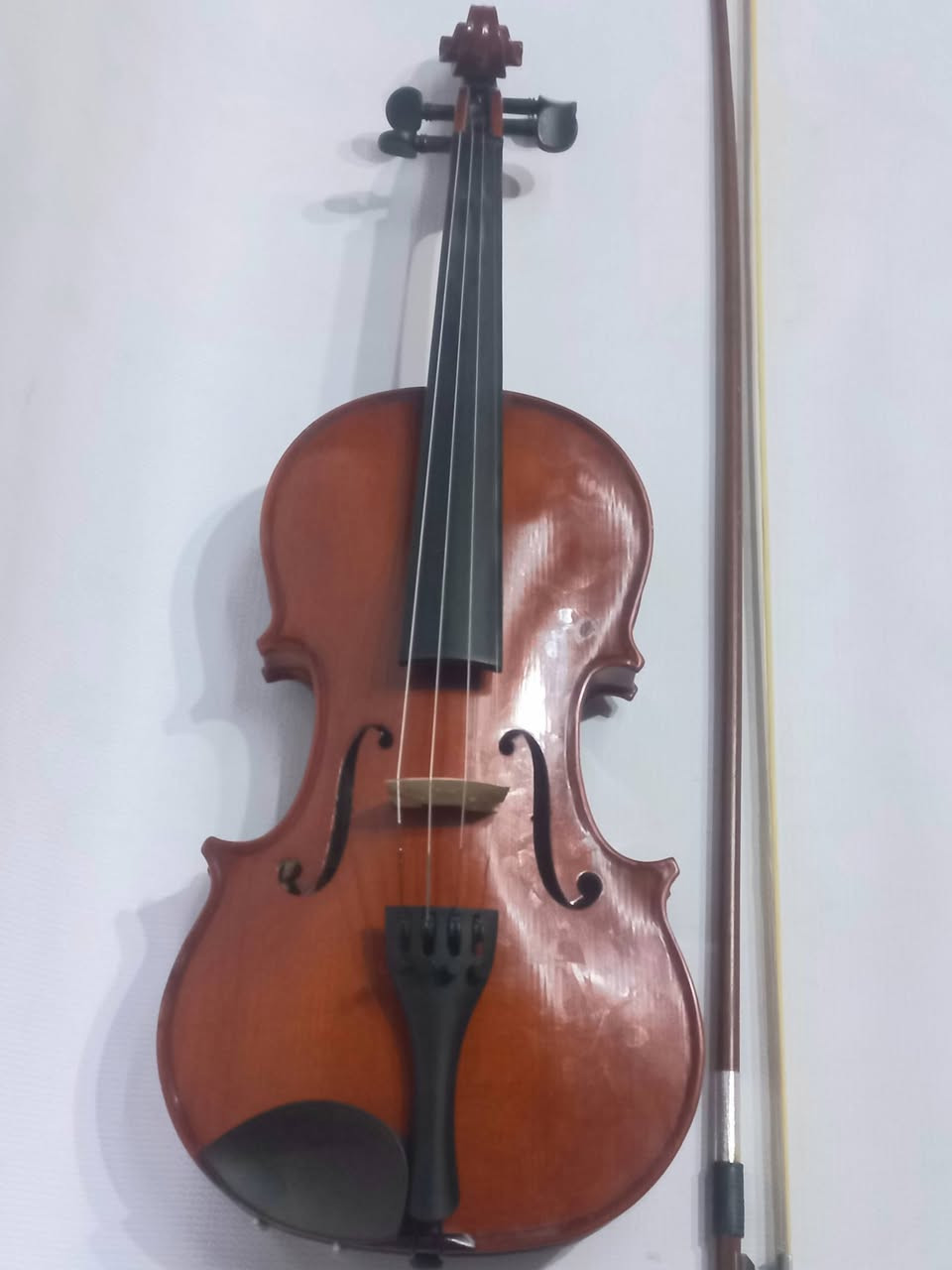 كمان انكليزي وارد اوربي للبيع سعرة 150 الف الكمان ماركة ( بريمافيرا) خشب ميبل وياه جنطة وقوس ، . هذا رقمي وبي واتساب *********** مكاني بغداد/ البياع (يوجد توصيل بغداد والمحافظات باجور )
