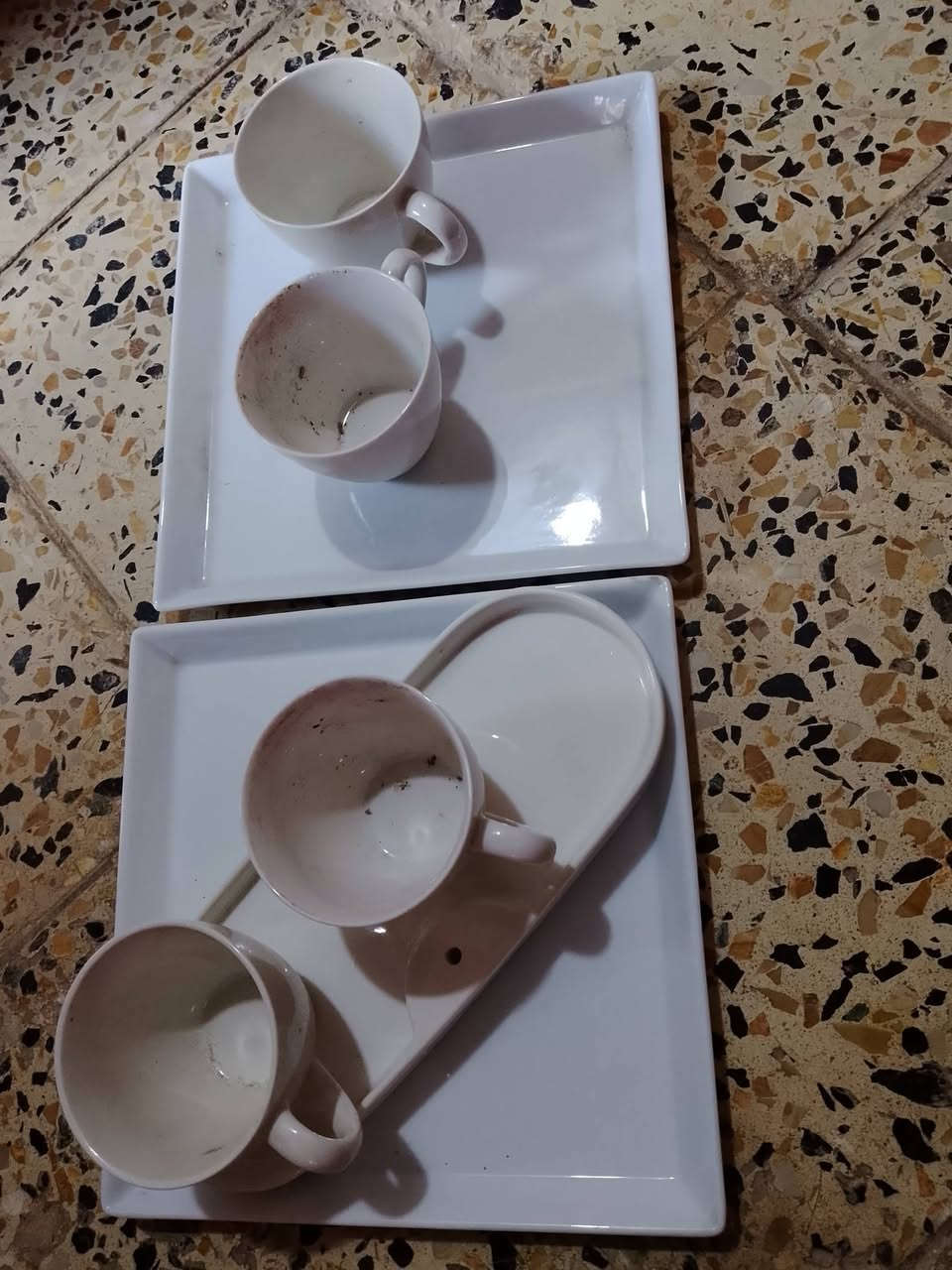 السلام عليكم برده جديده للبيع كواب وكوس وصحونه وطفايه وصينيه للبيع ***********
