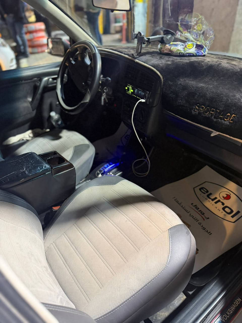 سيارة ڤينتو موديل ٩٢ سيارة جاهزة وشغالة مافيها نقص تبريد شغال محرك گير مبلغ جديد السعر ٥٠ وبيه مجالل

 للتواصل  ***********
