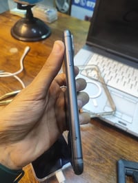 آيفون ١١ • ١٢٨ • بطارية ٧٥