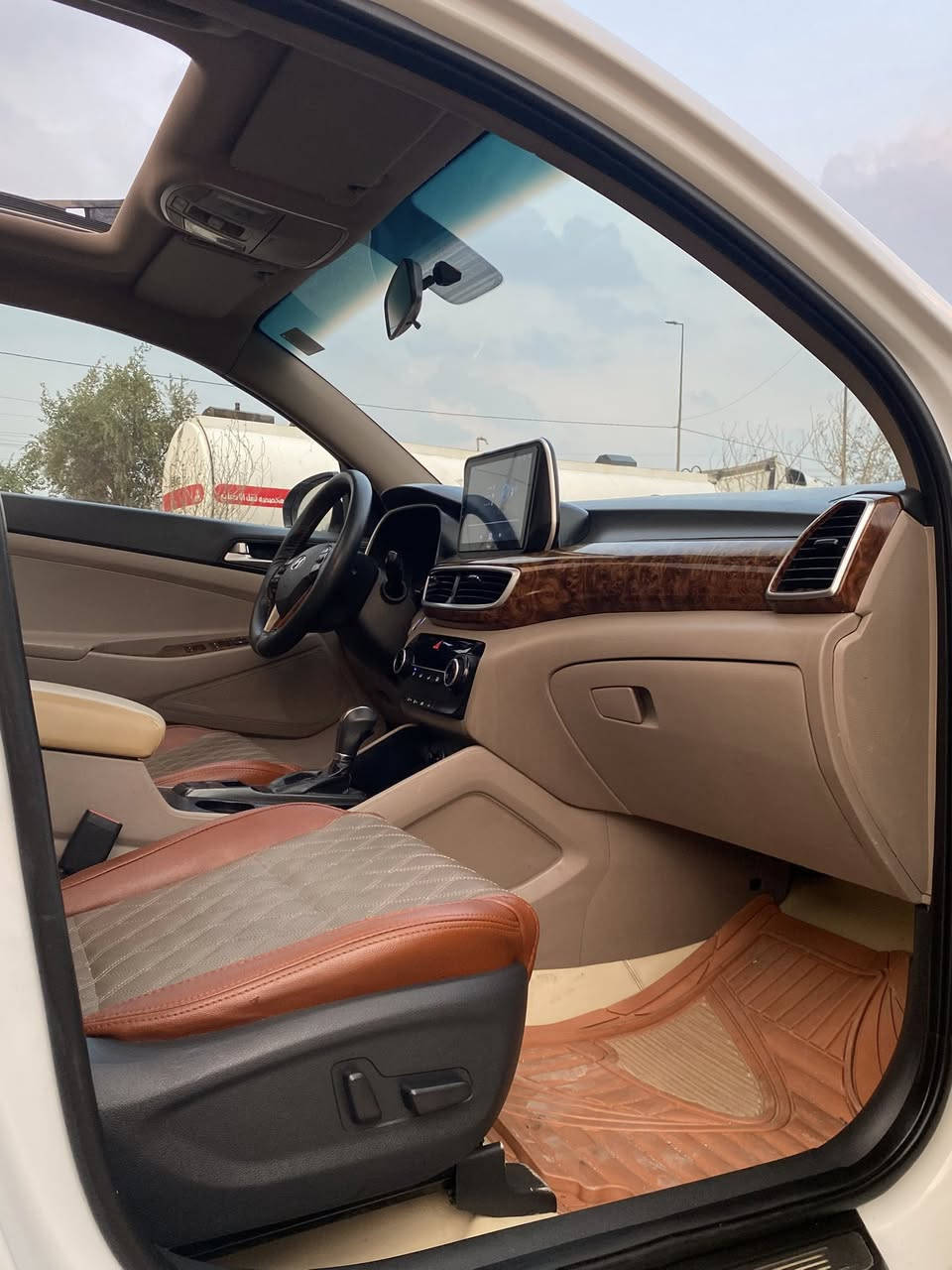 سلام عليكم توسان 2020خليجي ماشيه ٧٤ فول موصفات ١/١ بانوراما كراسي ٢ كهرباء مري شفط جلد سايد بريك بالرجل شاشه كامره حساس مكفوله من الصبغ رقم بغداد مكان بغداد الكرخ السعر 194 بيها مجال بسيط 
***********
