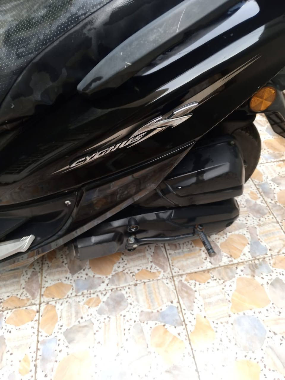 ​العنوان: ياماها سكنس نظافة 95% وأوراق كاملة - السعر لُقطة (450$)
التفاصيل:
​الماركة: Yamaha Cygnus (ياماها سكنس).
​الحالة: نظيفة جداً، صارلها سنتين عندي استخدام بيت خفيف ومحافظ عليها.
​المحرك: بحالة الوكالة، صافي وما مفتوح، صوته ناعم.
​الأوراق: كاملة وأصولية (مانفيست/سنوية) وجاهزة.
​المميزات: كهربائيات كاملة، تايرات جديدة، كشر بلادي خالي من الكسر.
​البيع: مستعجل لغرض التبديل.
​السعر: 450 دولار (4 ورقات ونص) قفل أو مجال بسيط جداً.
المكان: [منطقتك]
للتواصل: [رقمك]


**إذا كنت صاحب هذا الإعلان وتريد حذفه لأي سبب، رجاءا أرسل رسالة إلى الدعم الفني**