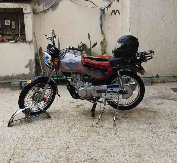 السلام عليكم دراجه لبيع نامه شلامجه  تعمير كله اصلي شاصي 15 تعمير ٢٣ اوراق اصولي دراجه خير من الله لا تبخر ولا تنقص بس مبدل ولفات وتاخذهة شرط فصله طويل مكان كوت حي الجهاد قرب جامع صادق خاص متواجد  *********** سعر خاص
