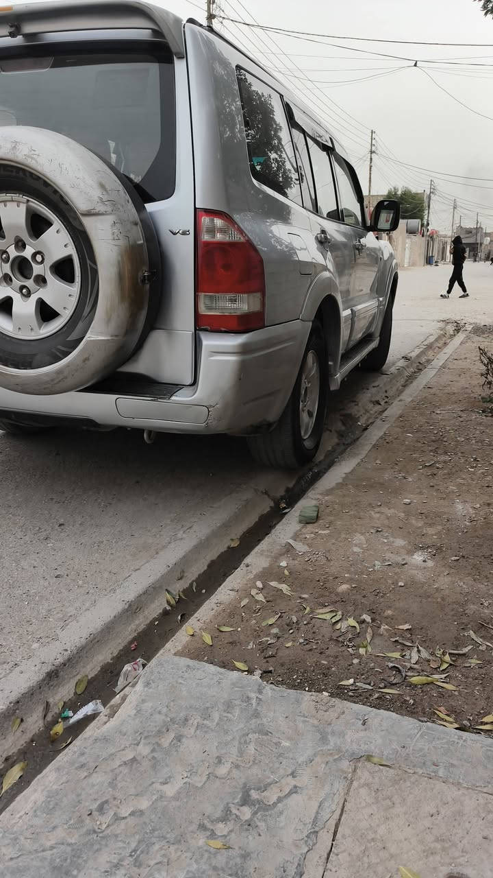 السلام عليكم سيارة باجيرو 2007 كفالة عامة من ضربة ومن كلشي السيارة جاهزة و خير من اللة بيع أو مراوس ب أوبامة أو جارجر حسب القناعة السيارة فور ويل جرس المية وعشرين شغال 
تخم تأير تبريد تلاث قطع  جديد السيارة بلادية *********** بي واتساب
