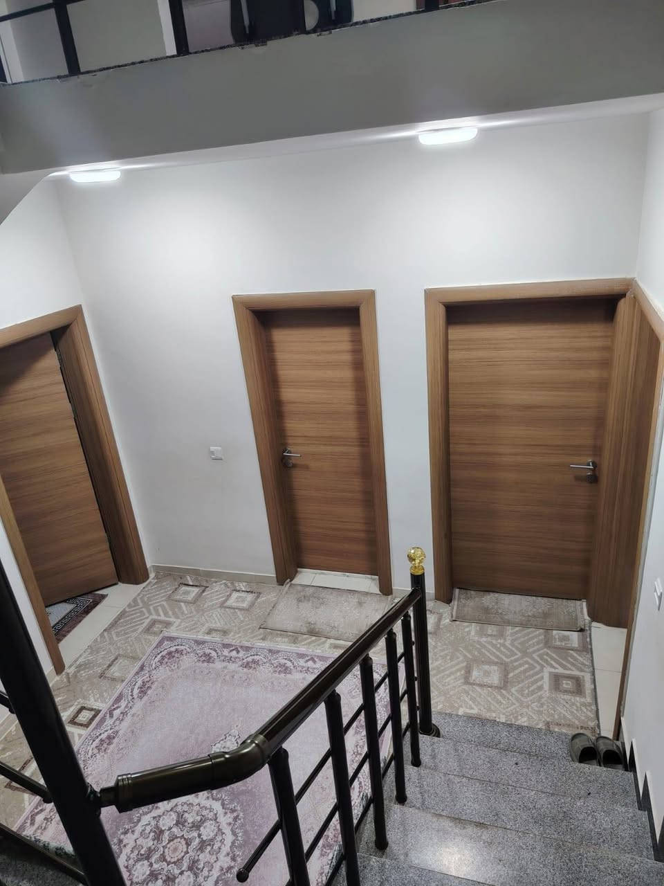 السلام عليكم ورحمة الله وبركاته دار مساحه ٢٥٠ متر للبيع مجمع الاميرات القديمه مرحله ثانية على السنتر تجاري موقع مميز إضافات فول شغل مرتب الصور أمامكم نقد السعر ٢٥٠ مليون قابل للتفاوض للاستفسار الاتصال على الرقم ***********
*********** مكتب القمه العنوان مجمع الاميرات مقابل الكرار بإدارة الحاج ابو سرمد العادلي الشمري وحسين الجصاص الشمري مرحبا بكم
