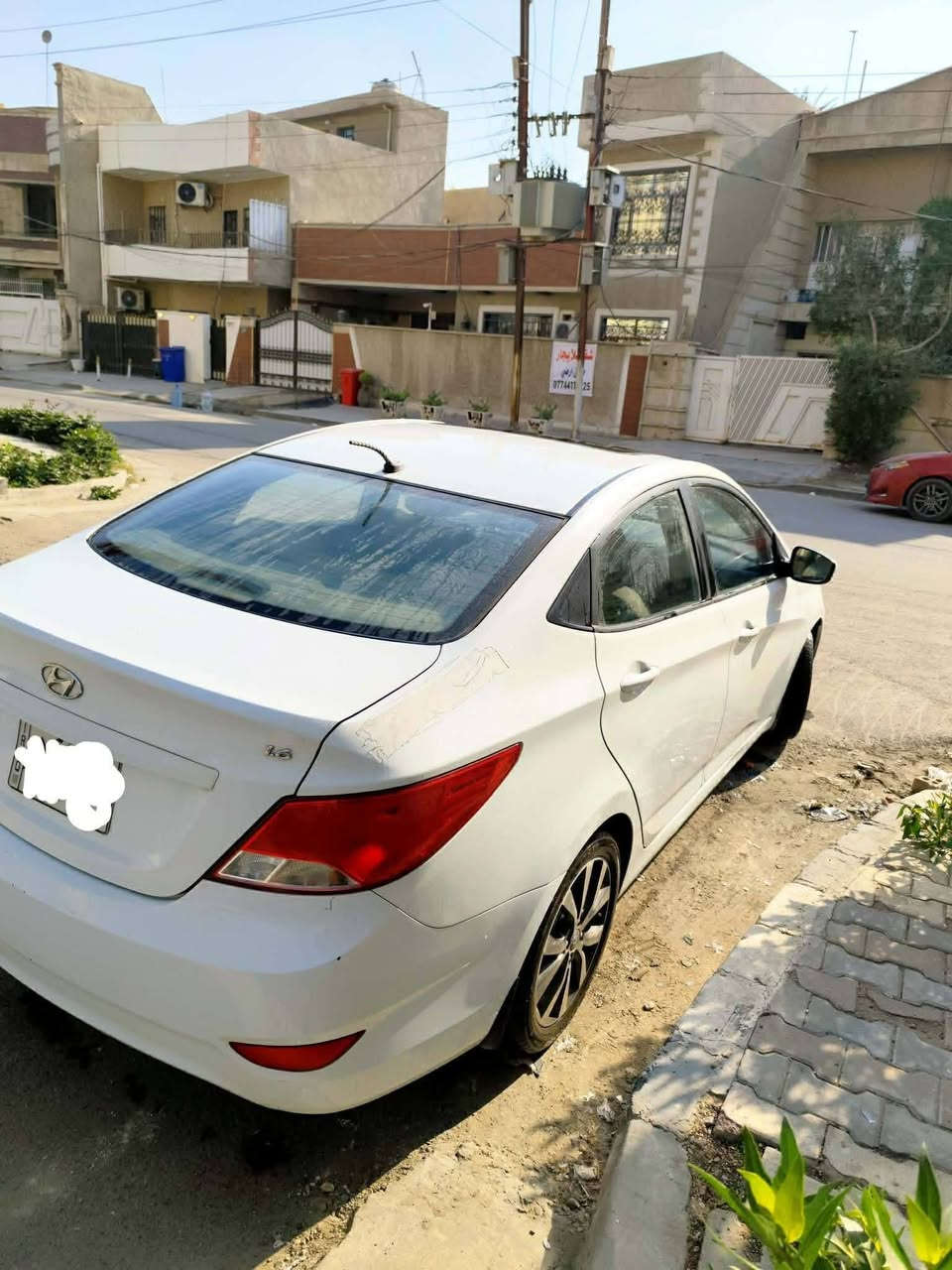 اكسنت 2016 خليجي وكالة القلم محرك 1600 اخذتها من وهي زيرو اني راعيها الاول ولسة، كل 20 الف كيلو سييرفس عند موبس لون أبيض مكفولة من الصبغ ماشية 91 بيها باب راكب مبدل بباب هم ابيض غير مصبوغ وخليجي، فول مواصفات فتحة خمسة ويلكب أربعة فجوج بريك تحكم ستيرن جهتين بلوتوث حاكية اشاير بالمري لد امامي زنون و خلفي مكان بغداد الشعب  
السيارة مبيها نقص  سعر 118 للاستفسار 
*********** 
او على الخاص.
