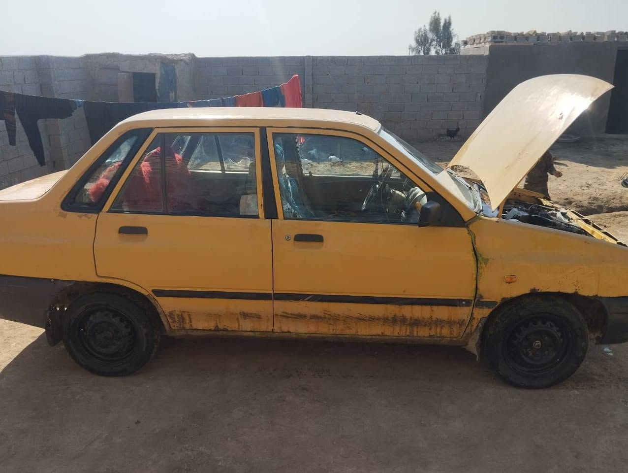 سلام عليكم سايبه للبيع موديل 2012 رقم احمر بيه بس الرابع يفلت كير ومكينه خير من الله جاهزه السعر 11 ورقه وبيه مجال الرقم ***********
