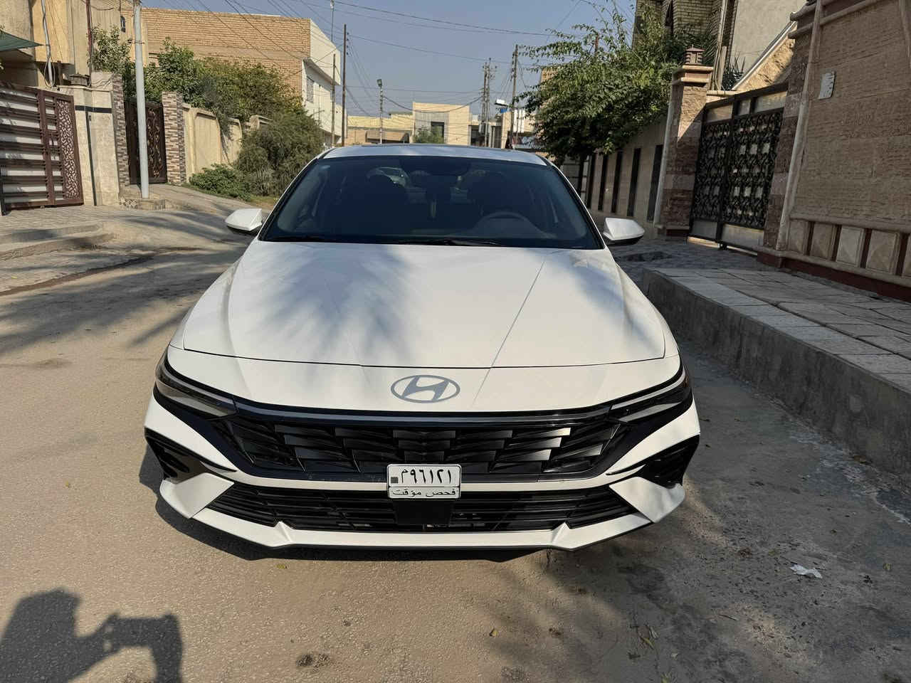 سلام عليكم
Hyundai elantra 2025 
للبيع هيونداي النترا 2025 
السيارة بعدها زيرو ماشية 3000 كيلومتر فقط
محرك 4 سلندر 2000 دوش 
السيارة لون ابيض صدفي وارد امريكي دخول جديد ماصارلها هواي من داخلة
السيارة مصلحة وكاملة وجاهزة ومابيها اي نقص
السيارة حادثها فقط الجاملغ الخلفي جهة السايق ومصلح ومصبوغ وشغل درجة اولى
بدون ايرباك كل الايرباكات سليمة
 بدون شاصي 
السيارة فول مواصفات
1-فتحة
2-فول تحكم استيرن
3-شاشة كاملة متصلة وعدادات ديجيتال
4-رادار امامي وخلفي وجانبي (نقاط عمياء)
5-توقف ذاتي
6-لايت امامي وخلفي LED 
7-قيادة ذاتية
8-تحديد مسار
9-درايف مود (Normal,Sport,Smart)
10-اوتو هولد
11-هاند بريك دكمة
12-بصمة ابواب
13-بصمة تشغيل
14-تشغيل عن بعد
15-ابل كاربلاي واندرويد اوتو
16-لد داخلي متغير يتغير لونة من الشاشة
17-شاحنة وايرليس
18-منافذ داخلية يو اس بي وتايب سي
19-كشنات مخمل
20-كروس كونترول مثبت سرعة ومحدد سرعة 
21-كامرة خلفية دوارة
22-كشنات تدفئة
23-التبريد ايضاً بي شاشة
السيارة فول مواصفات ومناقصها اي شي كلشي بيها كامل وكل غراضها موجودة السبير والعدة والگاعيات وكلشي
السيارة بدون رقم ( تترقم جميع المحافظات )
السيارة بأسمي 
سعر السيارة 185 ورقة وبيها مجال جداً قليل
مكاني محافظة بابل الحلة
 ***********
اللي يشوف السعر غالي لا يتصل رجاءاً
اعتذر عن الاطالة وشكراً الكم ❤️

