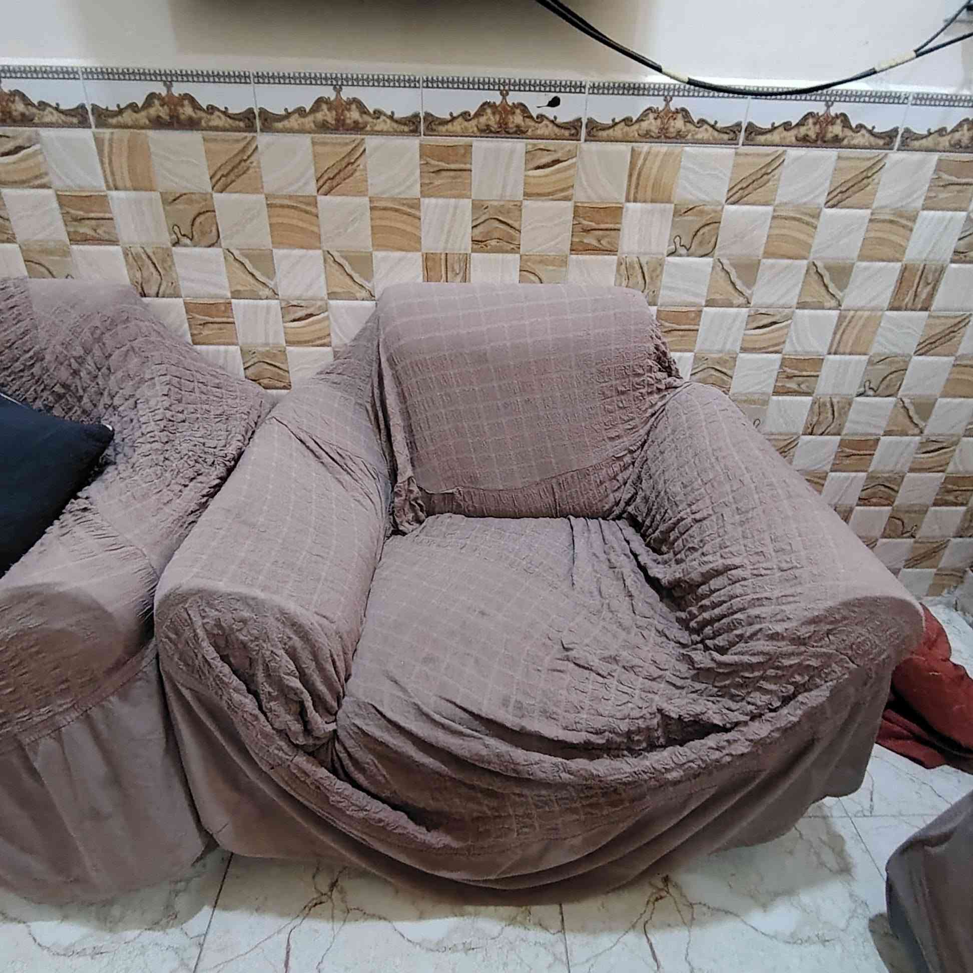 تخم للبيع مستعمل العدد 10 نفرات السعر 200 أو بي مجل للشراي بس بي كسر اليدات بل طرف المكان السماوه الاتصال ***********
