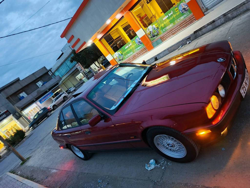 السلام عليكم للبيع بي ام دبليو موديل 1991 محرك 525iA بلادي اوتوماتيك سنويه جديد مشروع وطني الدولي 2030 شرط تحويل وكاله دفتر بنزين موجود سياره على بلاد دوسات بلادي لايتات بلادي لايت زينون فول سلايت  يشتغل اربع جام كهرباء كشنات جلد رصاصي سياره قبل اسبوع انصبغ جديد بدون ضربه سياره احلى من الصوره صدر امامي خلفي دبلات كل الجديد سياره قاعده سعر 75 بيها مجال للطيبين شراي استفسار على رقم *********** كركوك, العراق
